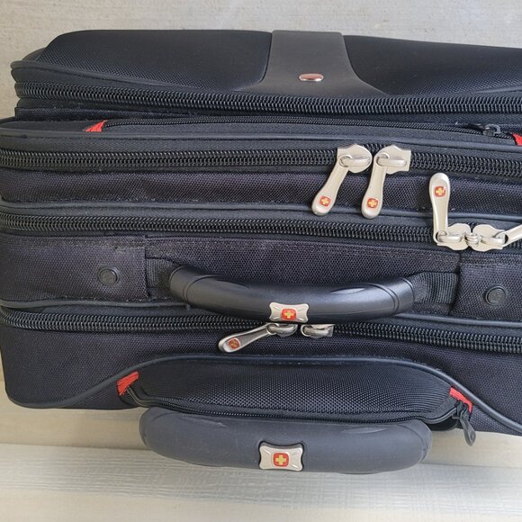 Swissgear Black Red Rolling Briefcase Padded Laptop Pocket 17 Inches - Picture 5 of 16